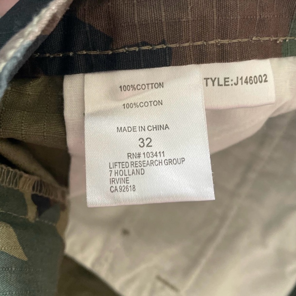LRG Camouflage Cargo Shorts for Men - Picture 4 of 6
